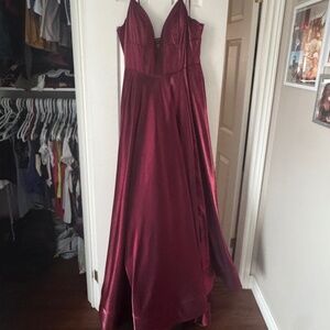Never worn Beautiful Burgundy Satin Formal Dress – Sherri Hill size 18